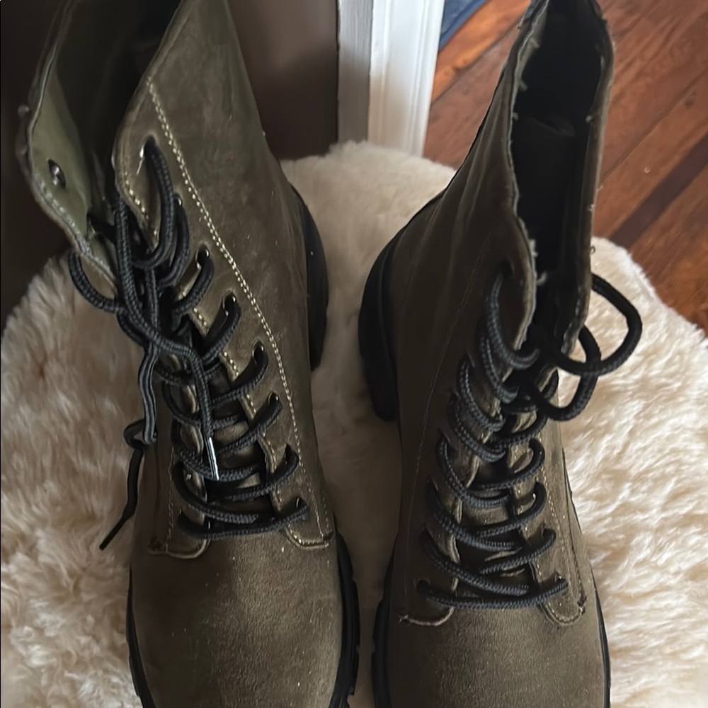 Olive Lace-Up Women's Boots